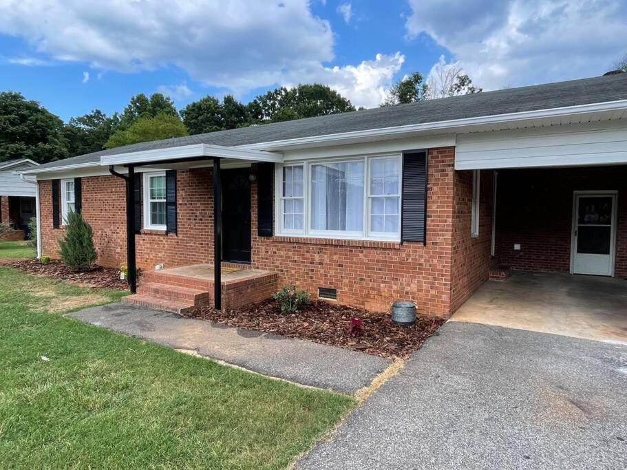 1 King/2Queen Bd Home Next To Big Park Lexington Exterior photo